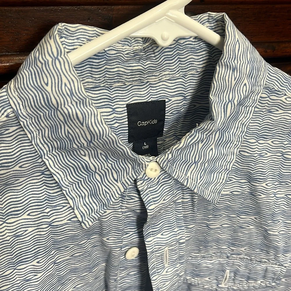 Gap button down shirt